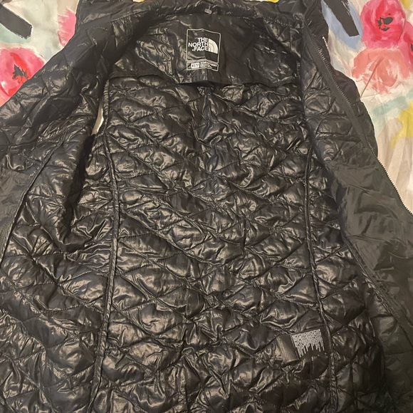 The North Face Thermoball vest size xs color black - Picture 2 of 3